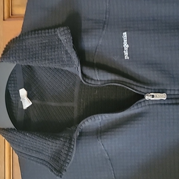 Patagonia Black Zip Up Jacket - Picture 2 of 6